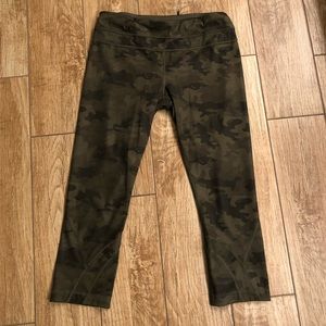 Lululemon Camo Luxtreme Leggings Sz 8 21”